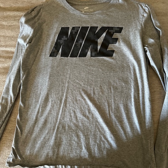 Nike long sleeve - Picture 1 of 2